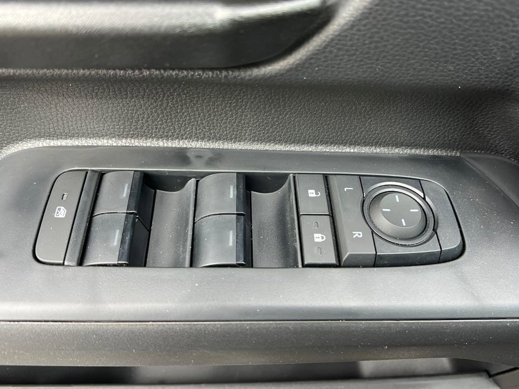 2026 Toyota Tacoma SR5 - Photo 12