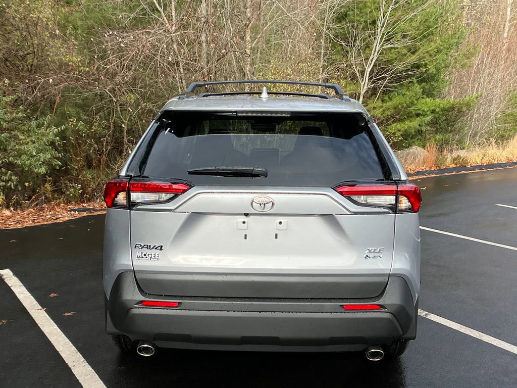 2025 Toyota RAV4 Hybrid XLE photo 3