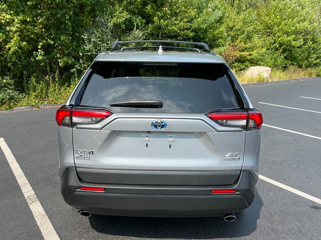 2023 Toyota RAV4 Hybrid XLE photo 3