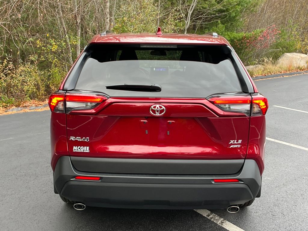 2025 Toyota RAV4 XLE photo 4