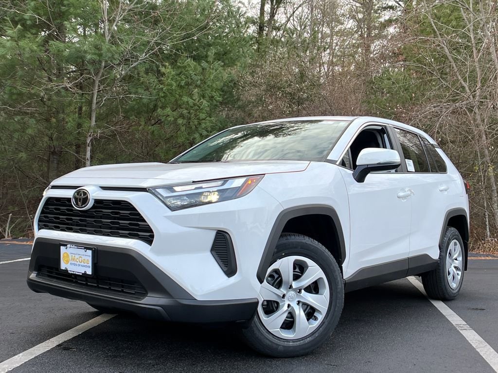 2025 Toyota RAV4 LE's photo