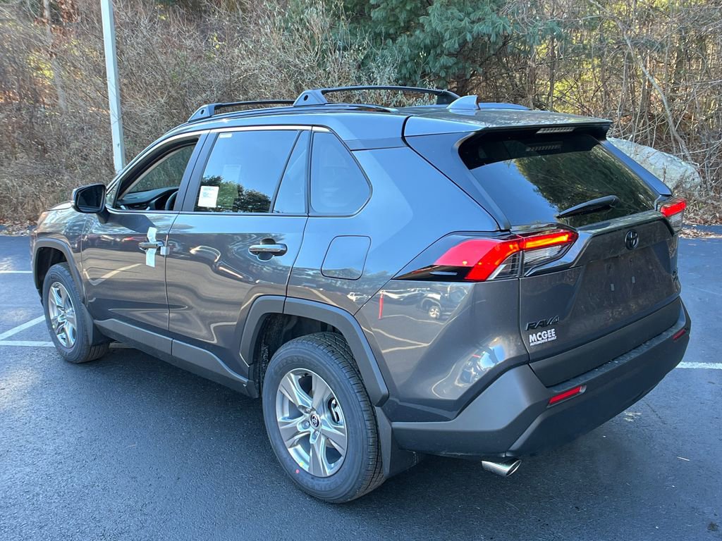 2025 Toyota RAV4 XLE photo 2