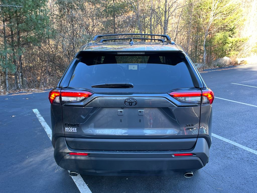 2025 Toyota RAV4 XLE photo 3