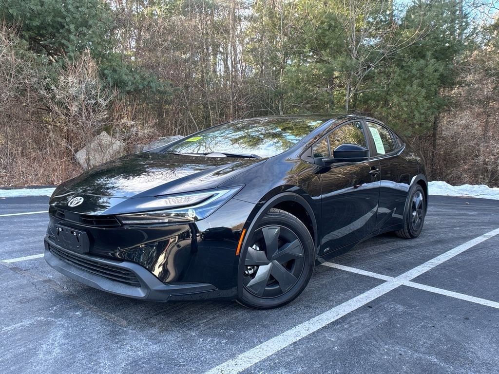 2025 Toyota Prius LE's photo
