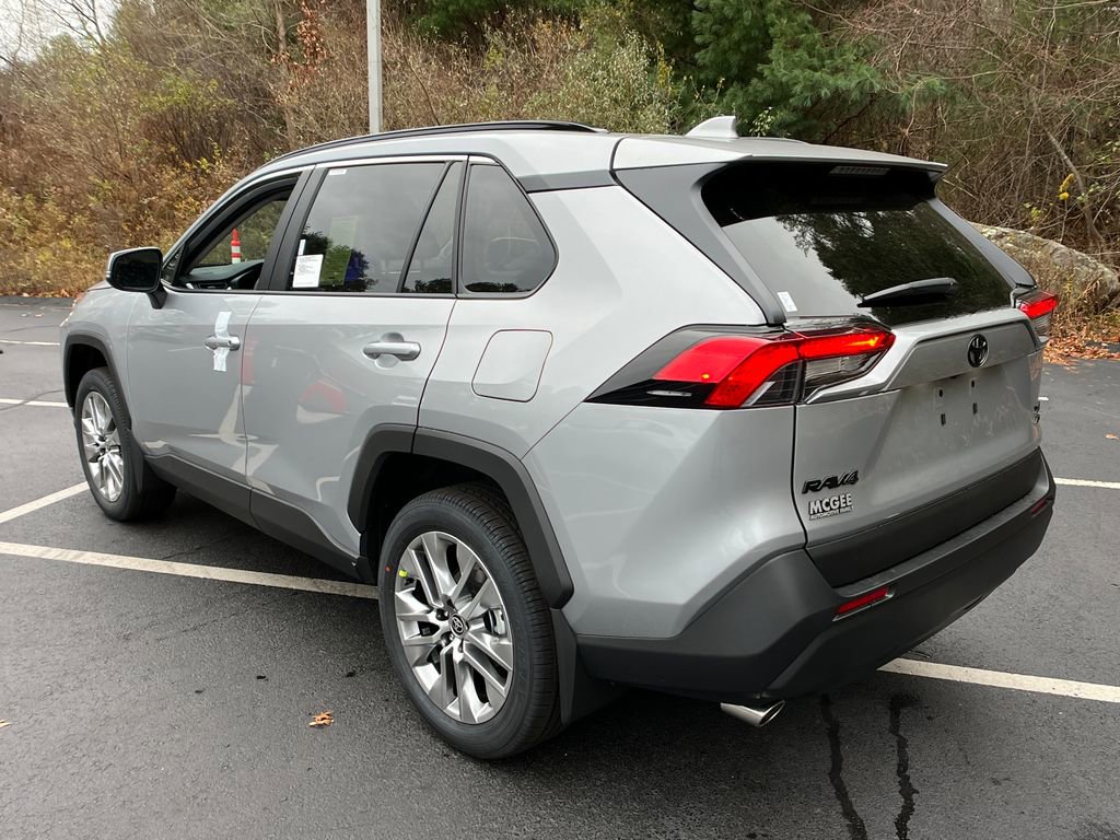 2025 Toyota RAV4 XLE Premium photo 3
