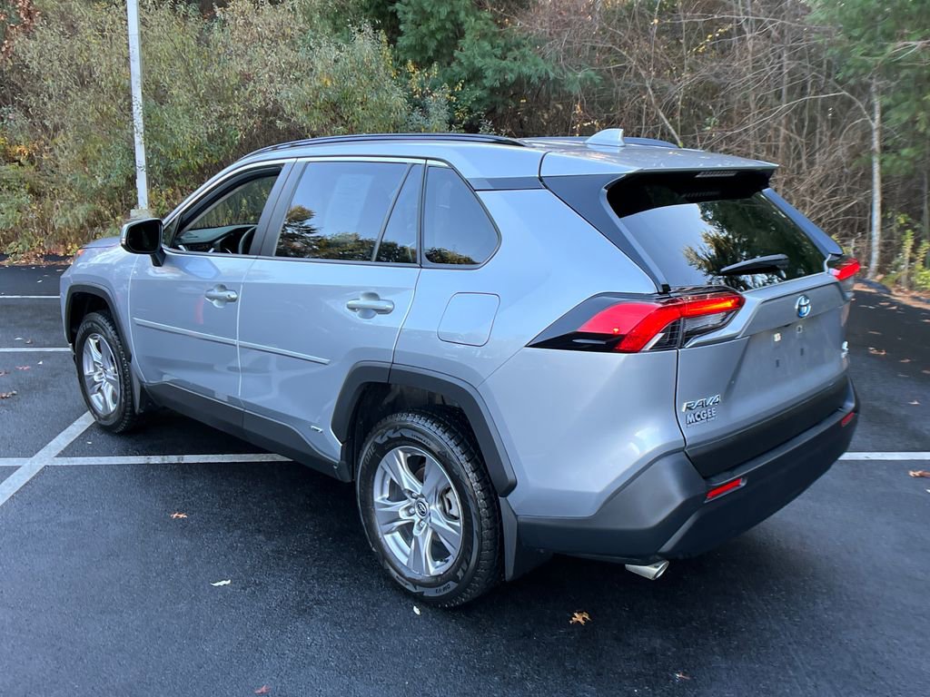 2022 Toyota RAV4 Hybrid LE photo 2