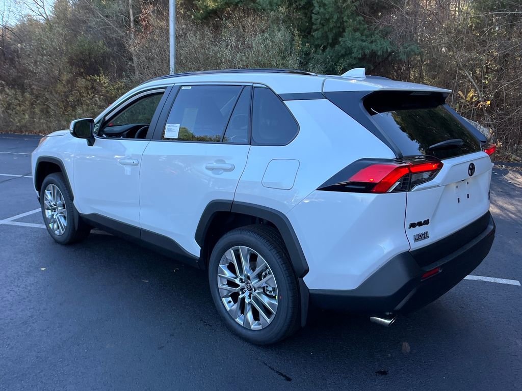 2025 Toyota RAV4 XLE Premium photo 2