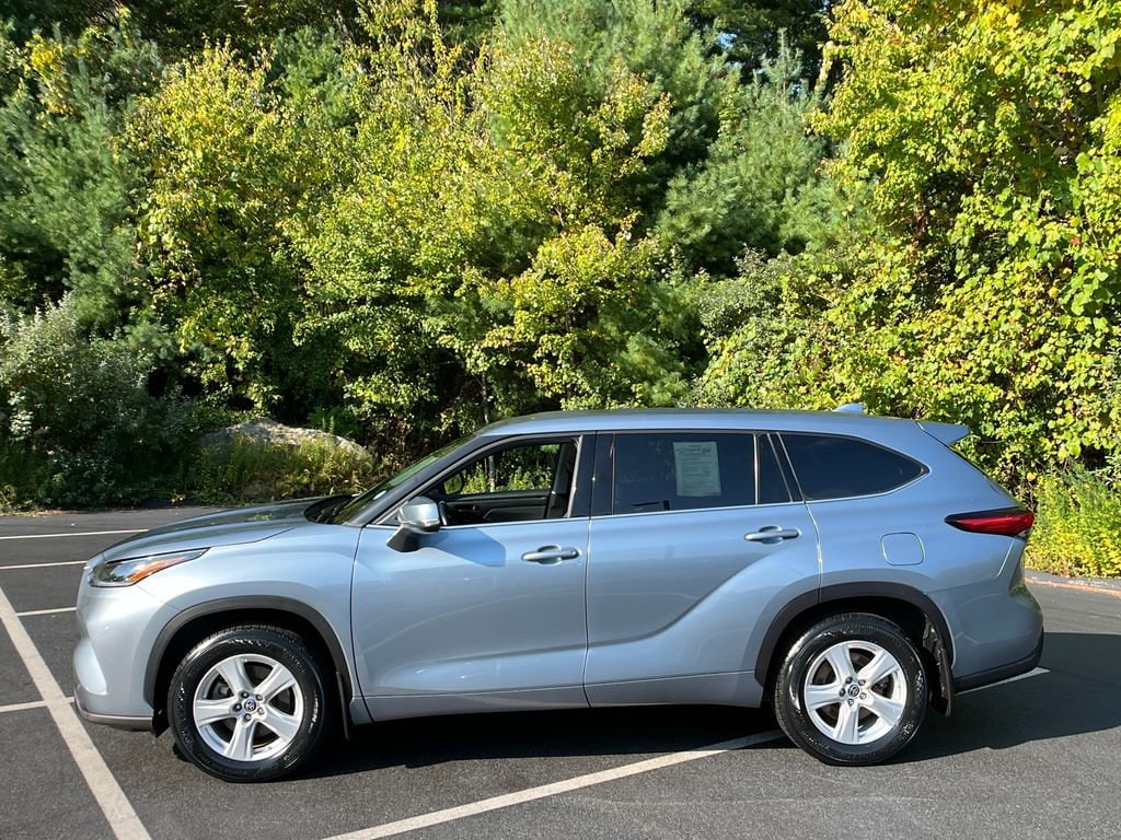 Used 2021 Toyota Highlander LE SUV