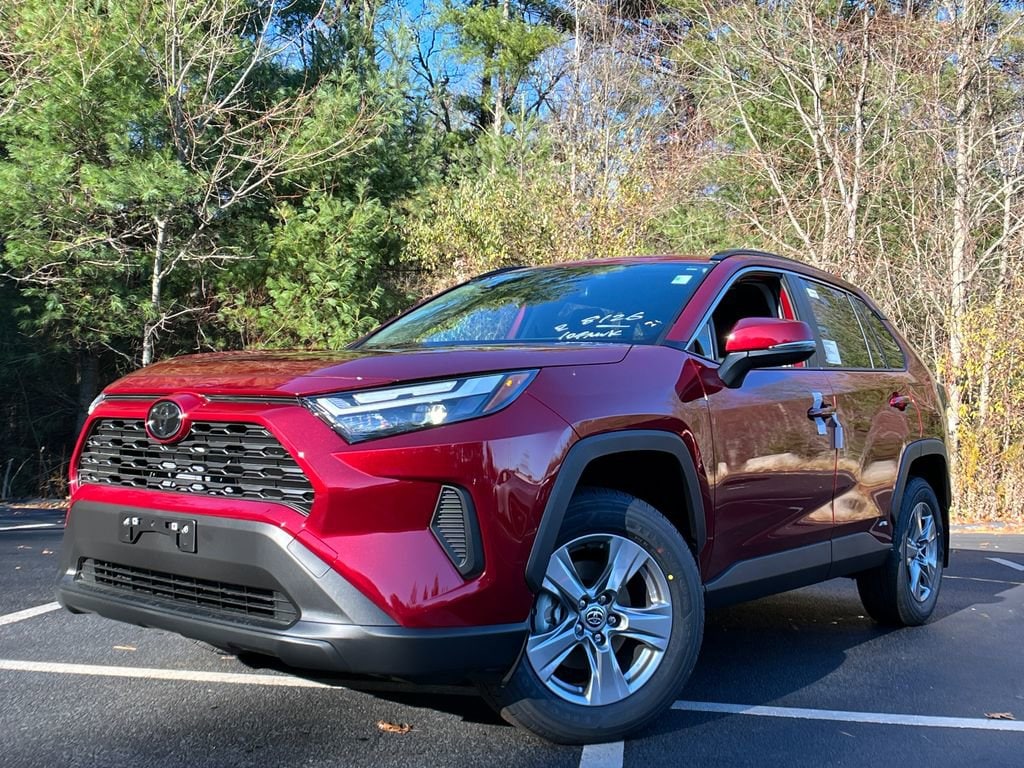 2025 Toyota RAV4 LE's photo