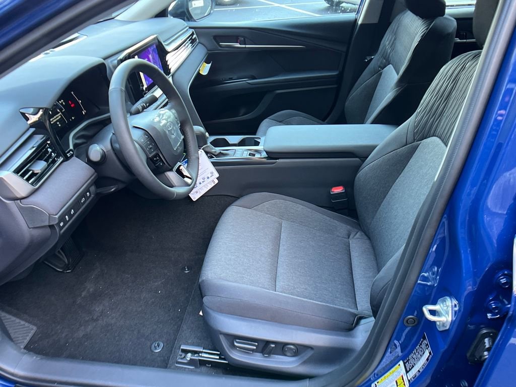 2026 Toyota Camry LE - Photo 9