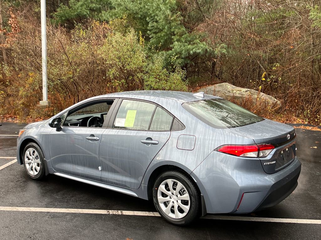 2026 Toyota Corolla LE photo 3