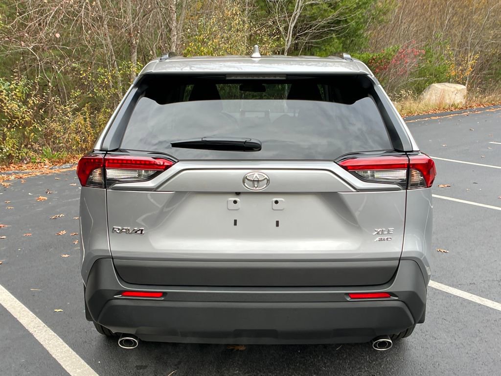 2025 Toyota RAV4 XLE photo 2