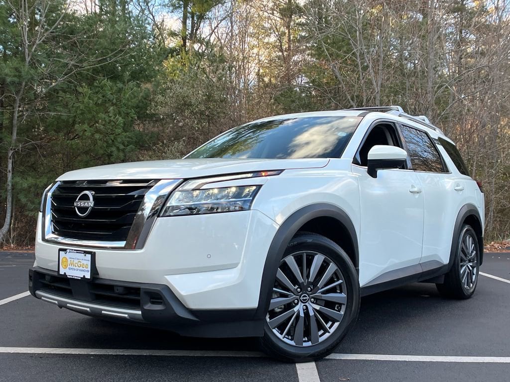 2024 Nissan Pathfinder SL's photo