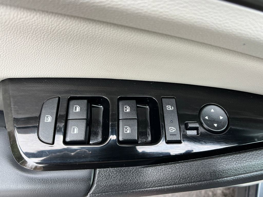 2023 Kia Sportage EX - Photo 12