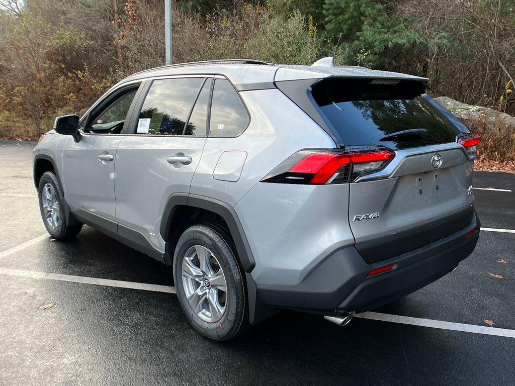2025 Toyota RAV4 Hybrid XLE photo 3