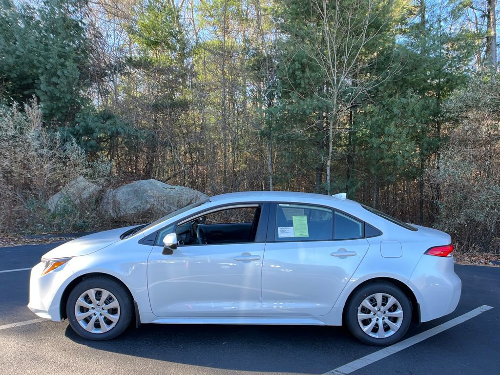 2026 Toyota Corolla LE photo 2