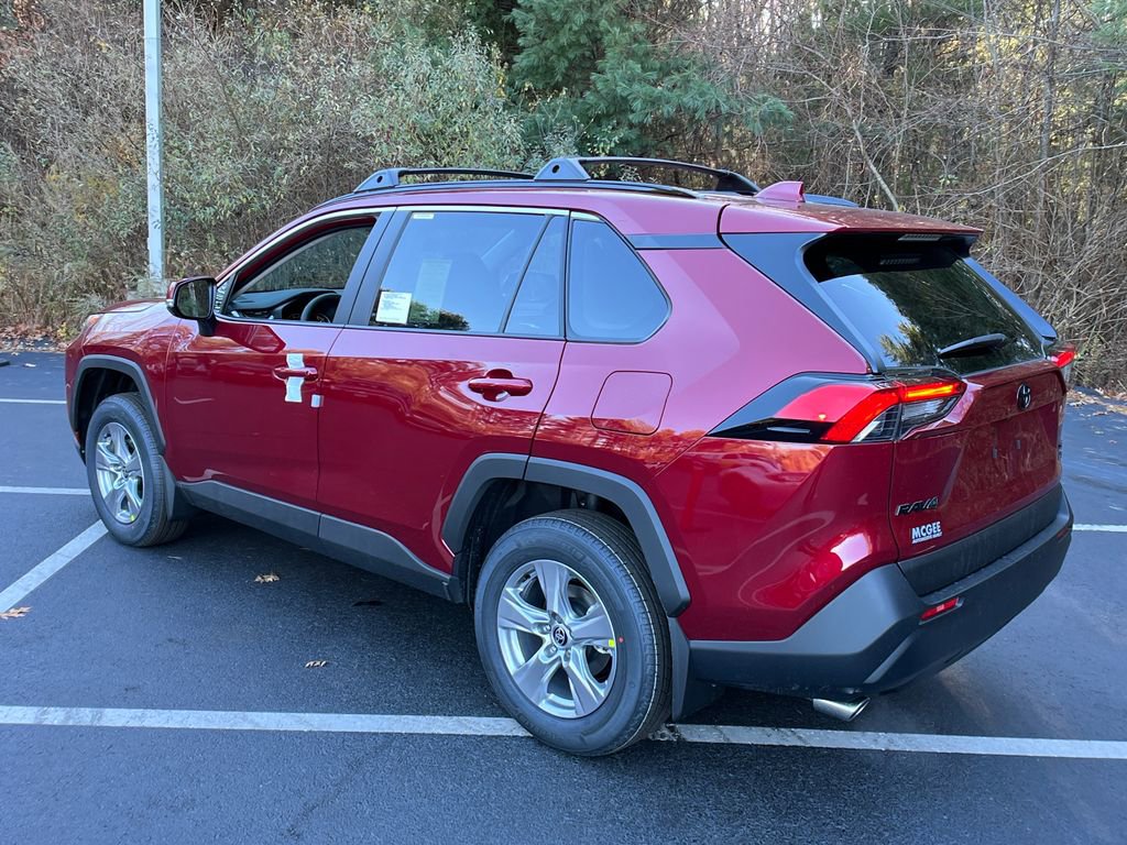 2025 Toyota RAV4 XLE photo 2