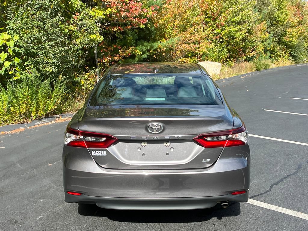 2022 Toyota Camry LE photo 4