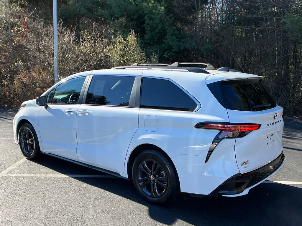 2024 Toyota Sienna XSE photo 2