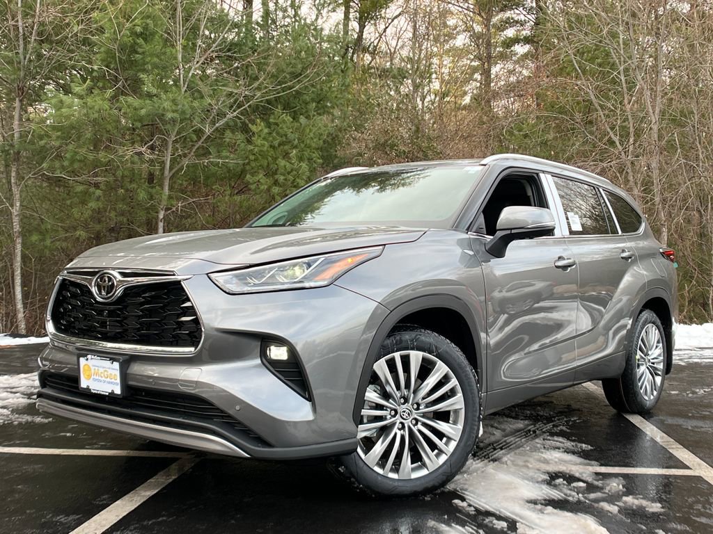 2026 Toyota Highlander Platinum's photo