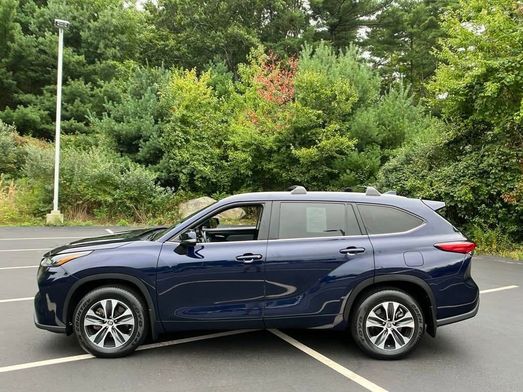 Used 2022 Toyota Highlander XLE with VIN 5TDHZRBH8NS587875 for sale in Hanover, MA