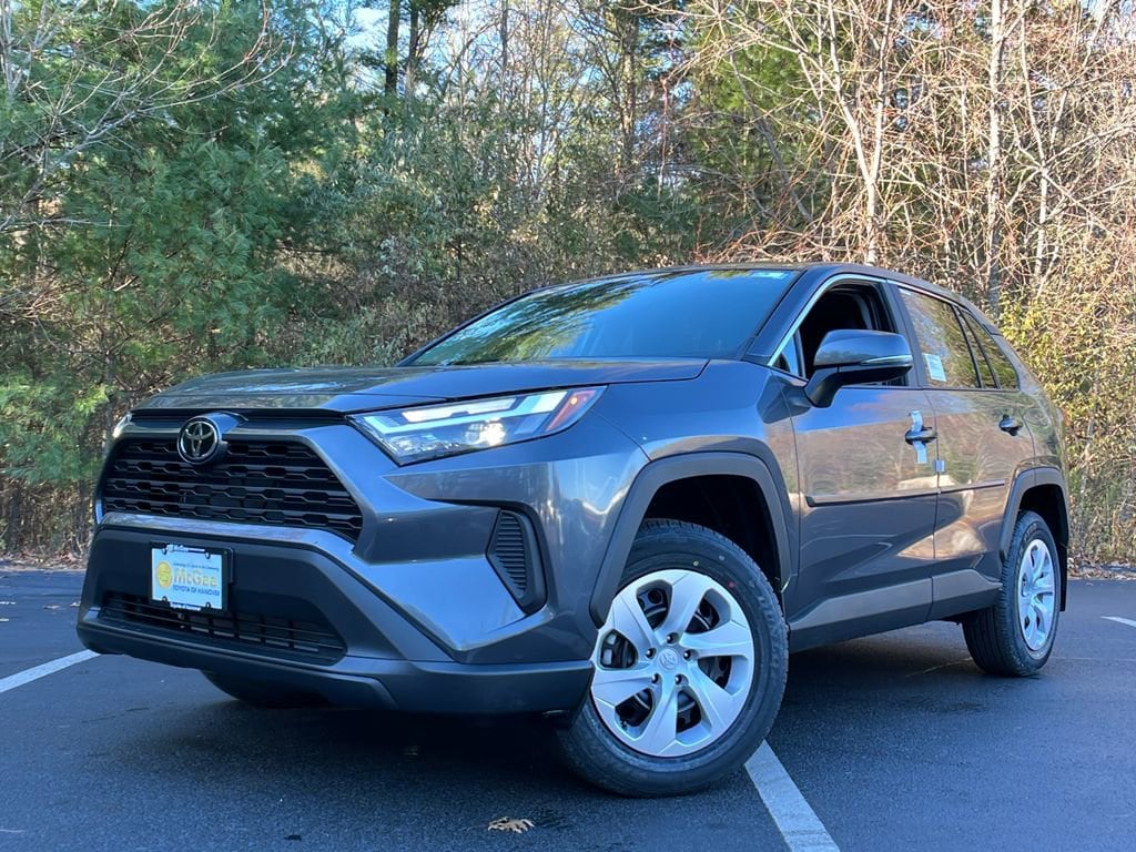 2025 Toyota RAV4 LE's photo