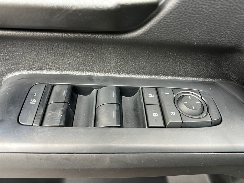 2026 Toyota Tacoma SR5 - Photo 12