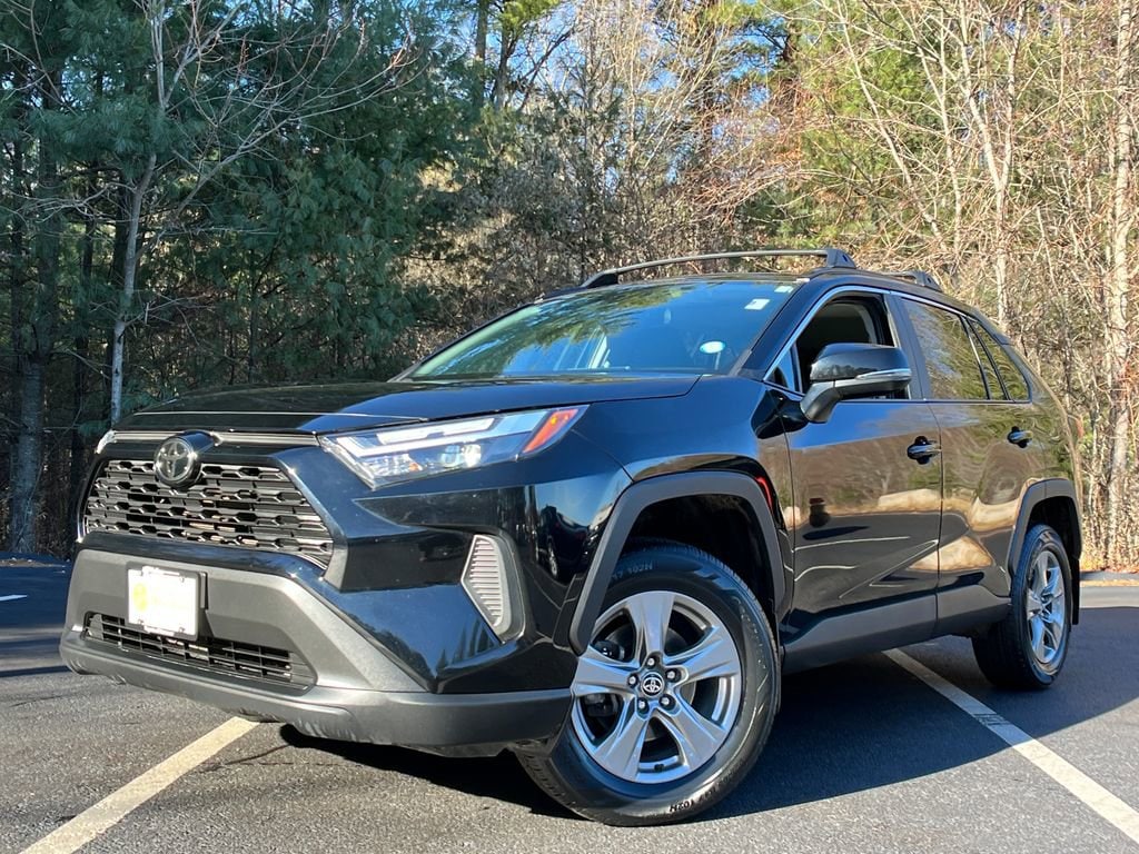 2024 Toyota RAV4 XLE's photo