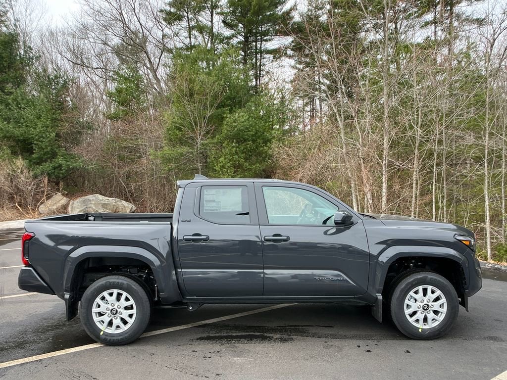 2026 Toyota Tacoma SR5 - Photo 6