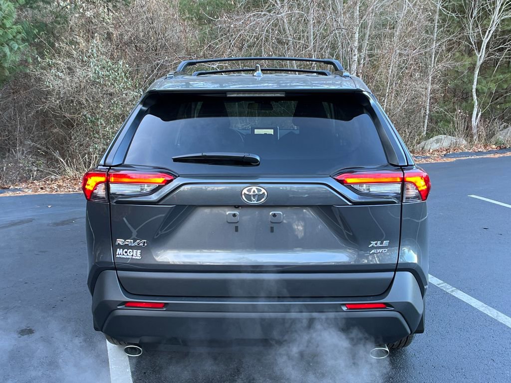 2025 Toyota RAV4 XLE photo 3
