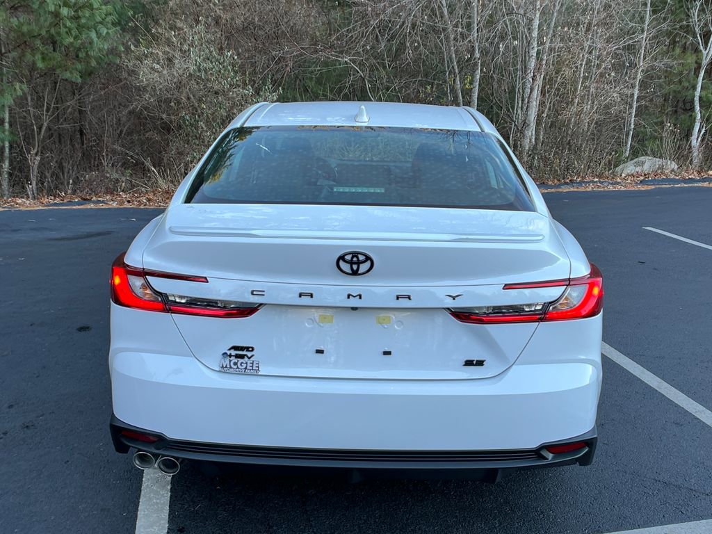 2026 Toyota Camry SE photo 4