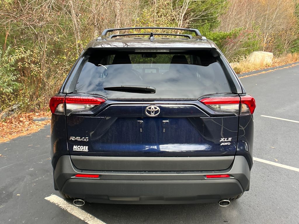 2025 Toyota RAV4 XLE photo 3