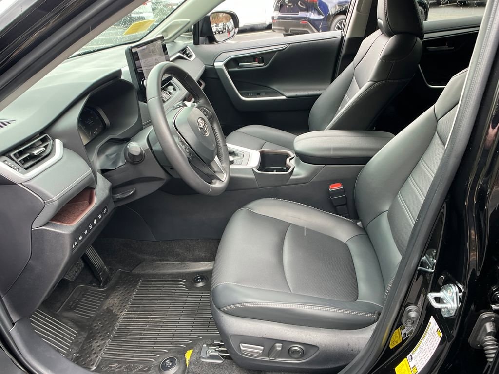 2025 Toyota RAV4 Limited - Photo 9