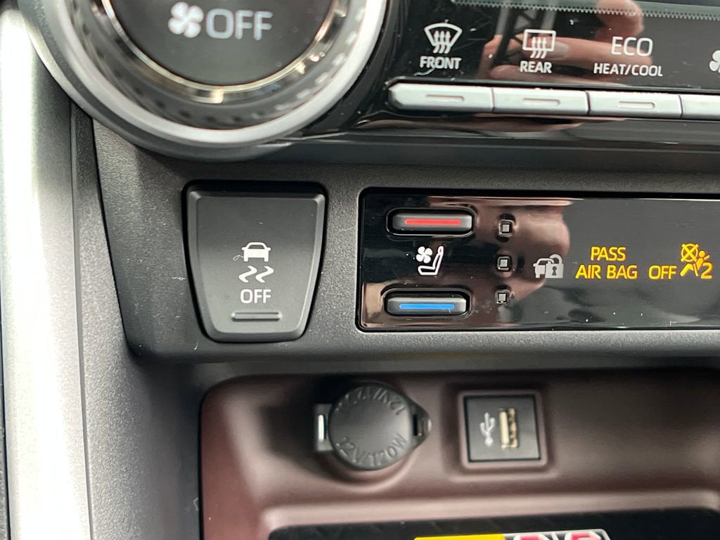 2025 Toyota RAV4 Limited - Photo 30