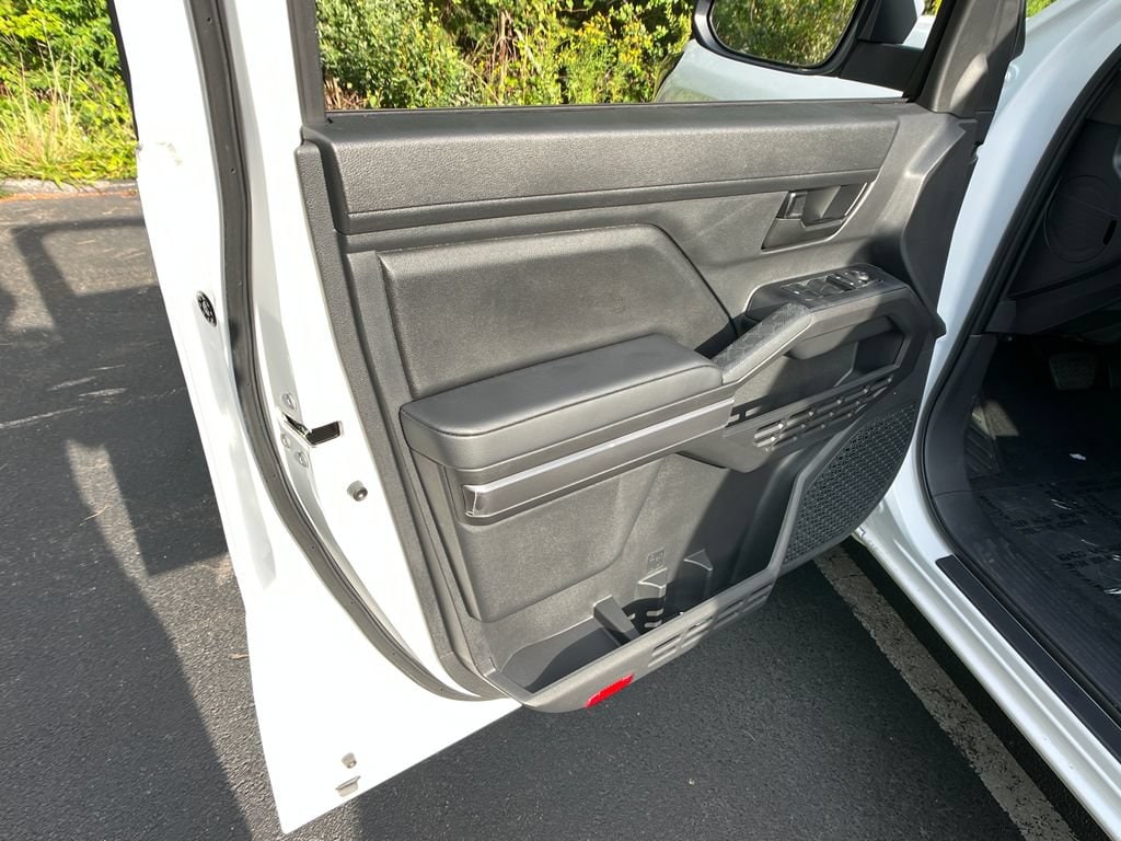 2026 Toyota Tacoma SR5 - Photo 10