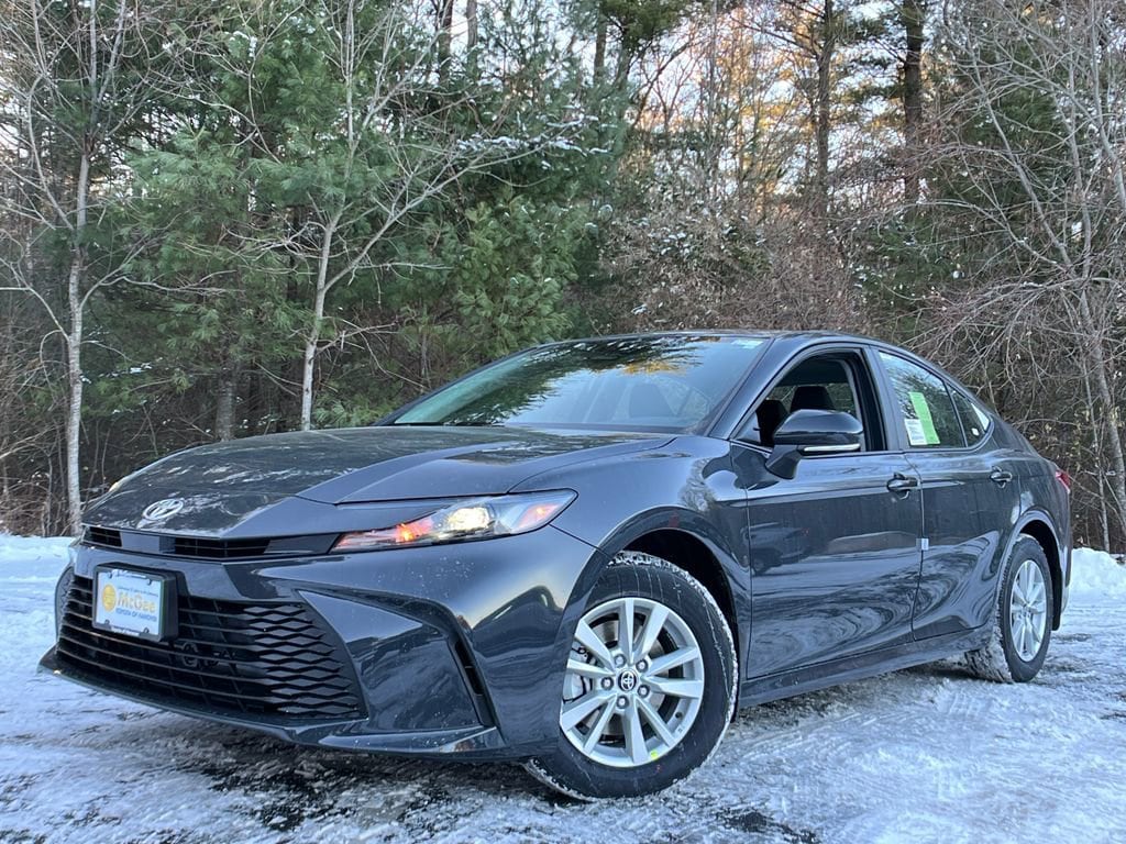 2026 Toyota Camry LE's photo