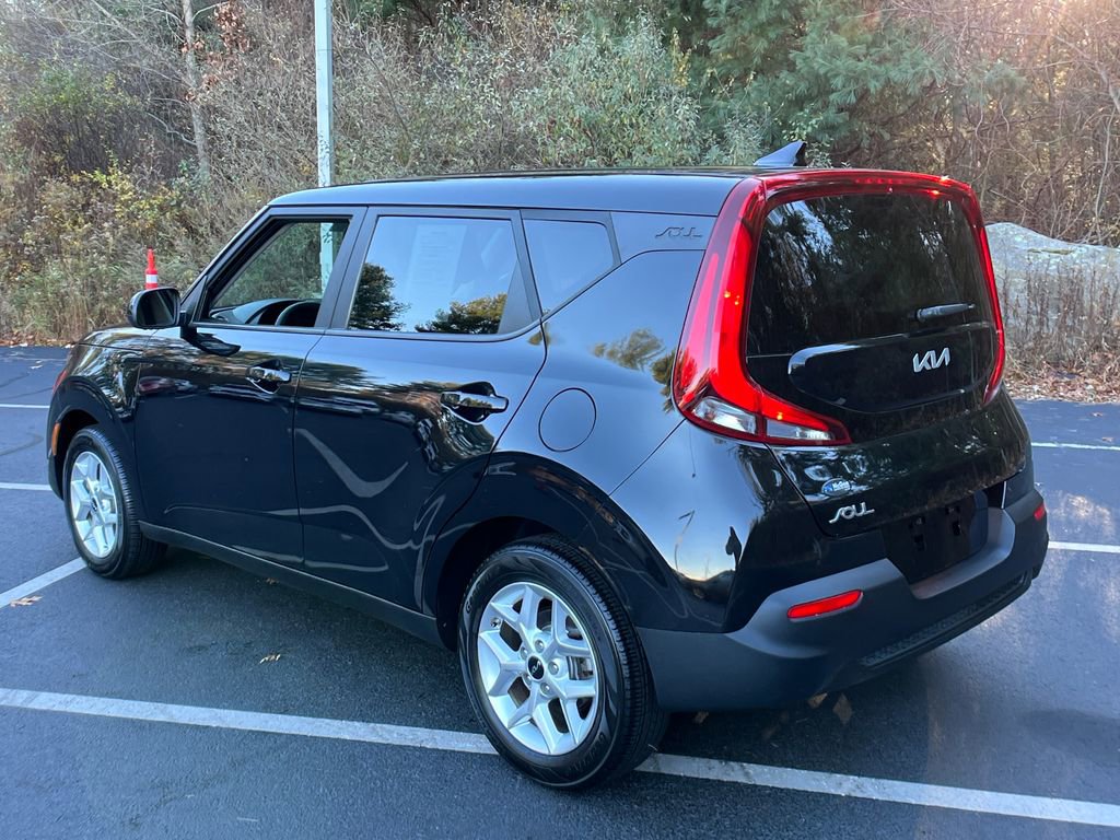 2022 Kia Soul LX photo 2