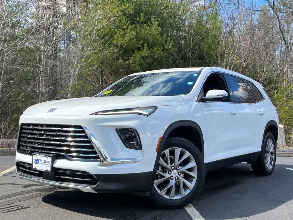 2025 Buick Enclave Preferred AWD's photo
