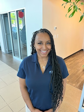 Staff member Kelly T from ID_6e05f0deb114