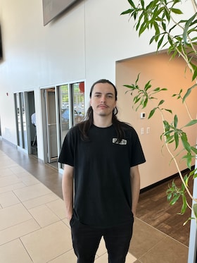 Staff member Jonathan M from ID_572da55302c4