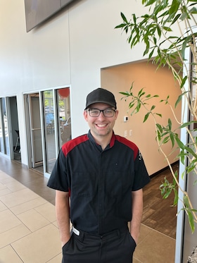Staff member Andrew C from ID_572da55302c4