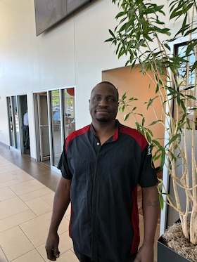 Staff member Simeon M from ID_572da55302c4