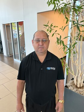 Staff member Ricardo M from ID_6e05f0deb114