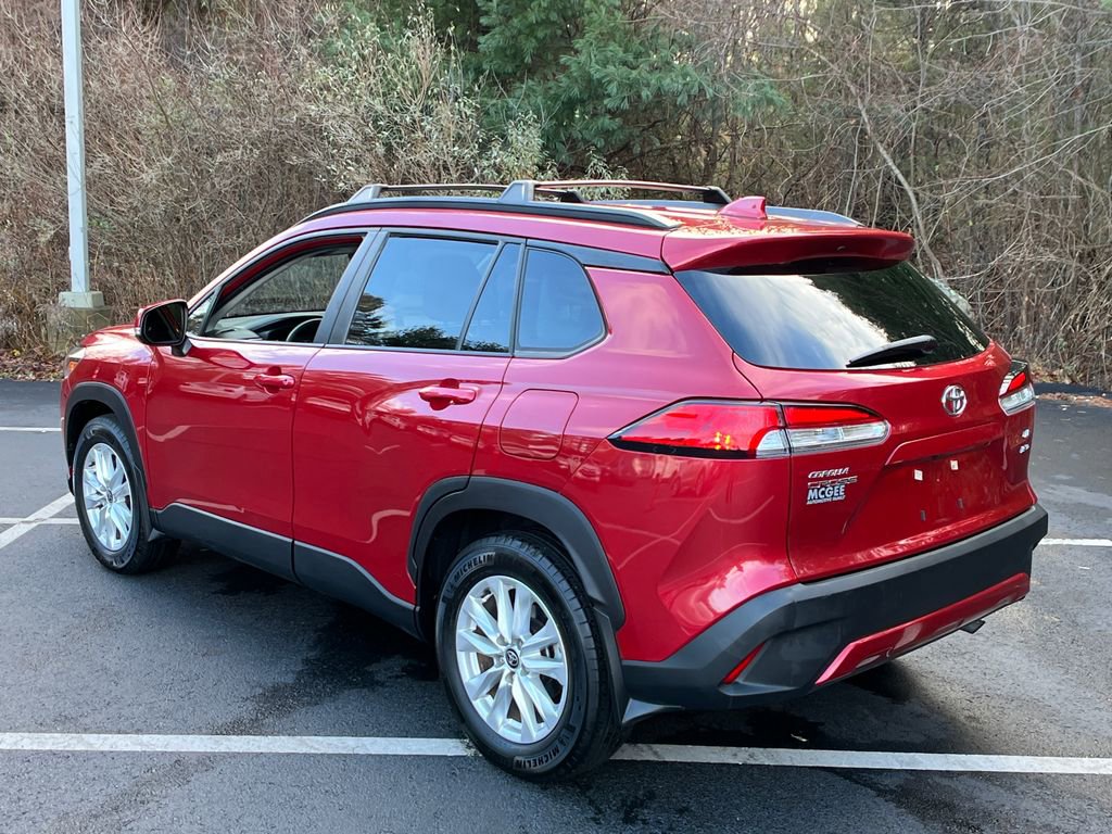 2023 Toyota Corolla Cross LE photo 3