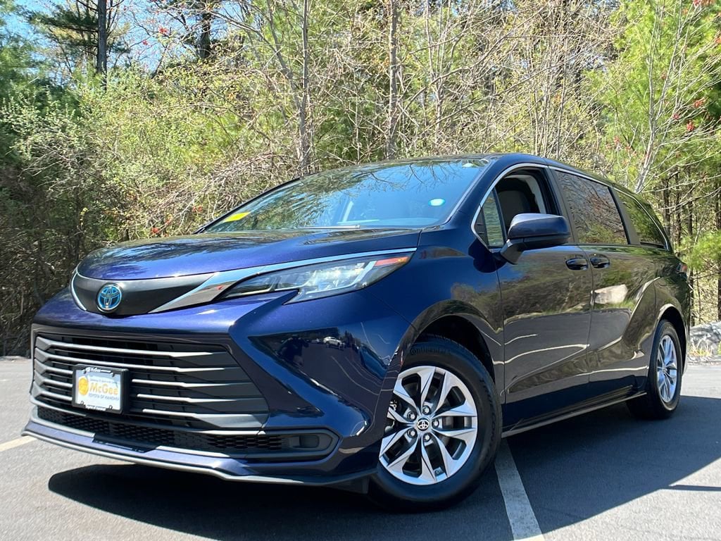 2022 Toyota Sienna LE 8-Passenger Hybrid AWD's photo