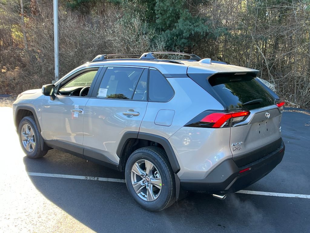 2025 Toyota RAV4 XLE photo 2