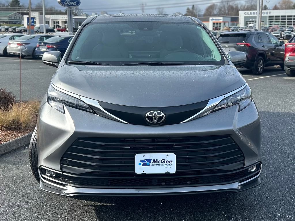 2026 Toyota Sienna XLE photo 2