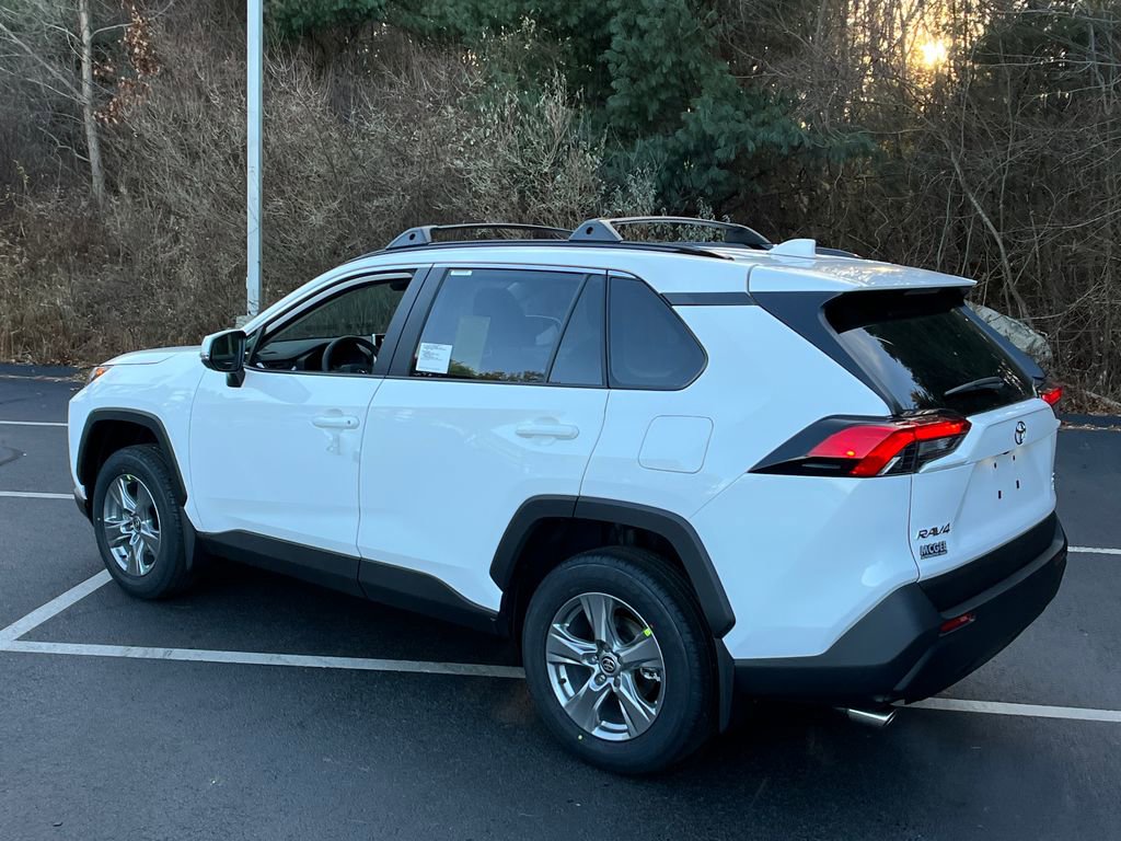2025 Toyota RAV4 XLE photo 2