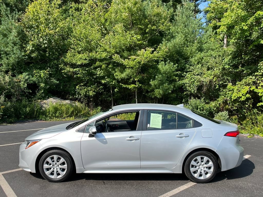 2023 Toyota Corolla LE - Photo 2