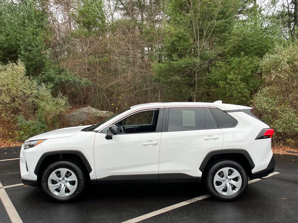 2023 Toyota RAV4 LE photo 2